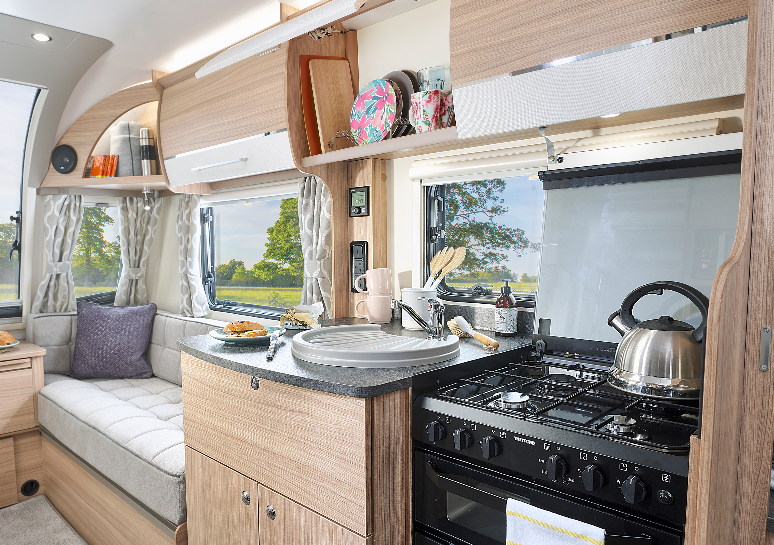 New Bailey Phoenix Black Edition 2026 4-Berth Caravan